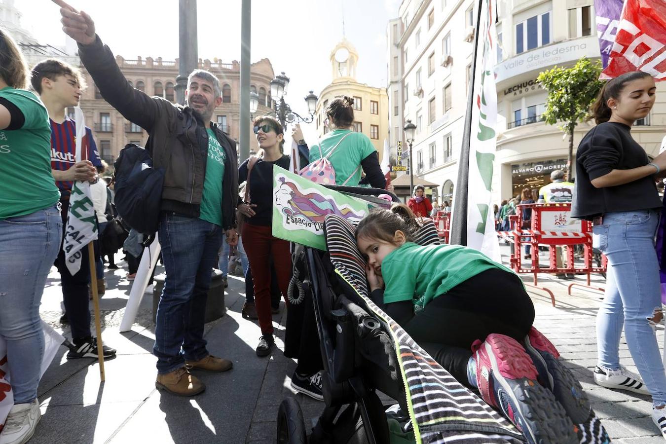 La manifestación en Córdoba contra el decreto de escolarización, en imágenes