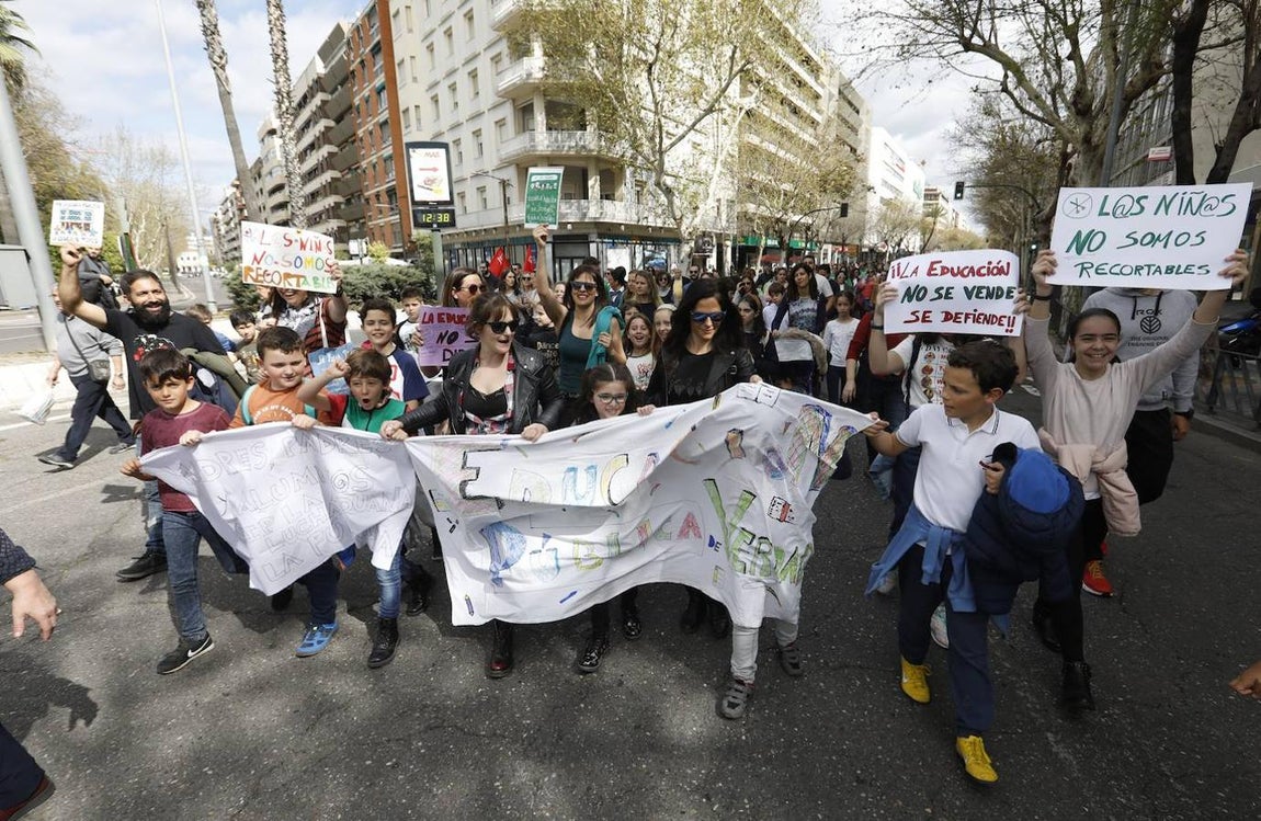 La manifestación en Córdoba contra el decreto de escolarización, en imágenes