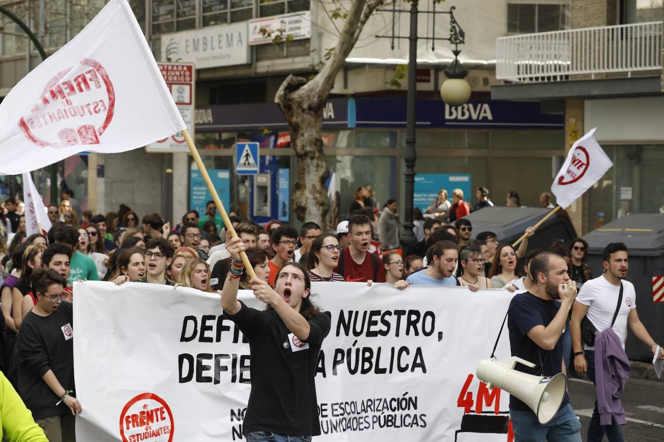 La manifestación en Córdoba contra el decreto de escolarización, en imágenes