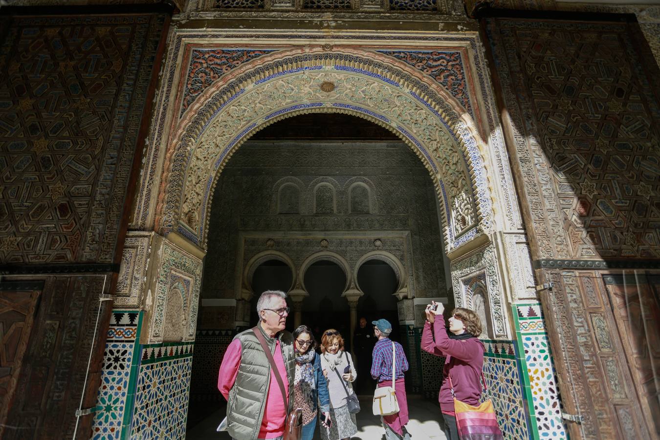 Visita a los trabajos de restauración de las yeserías del Real Alcázar