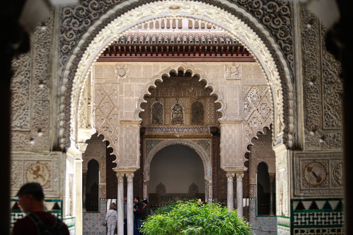 Visita a los trabajos de restauración de las yeserías del Real Alcázar