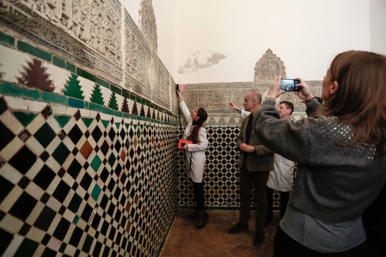 Visita a los trabajos de restauración de las yeserías del Real Alcázar