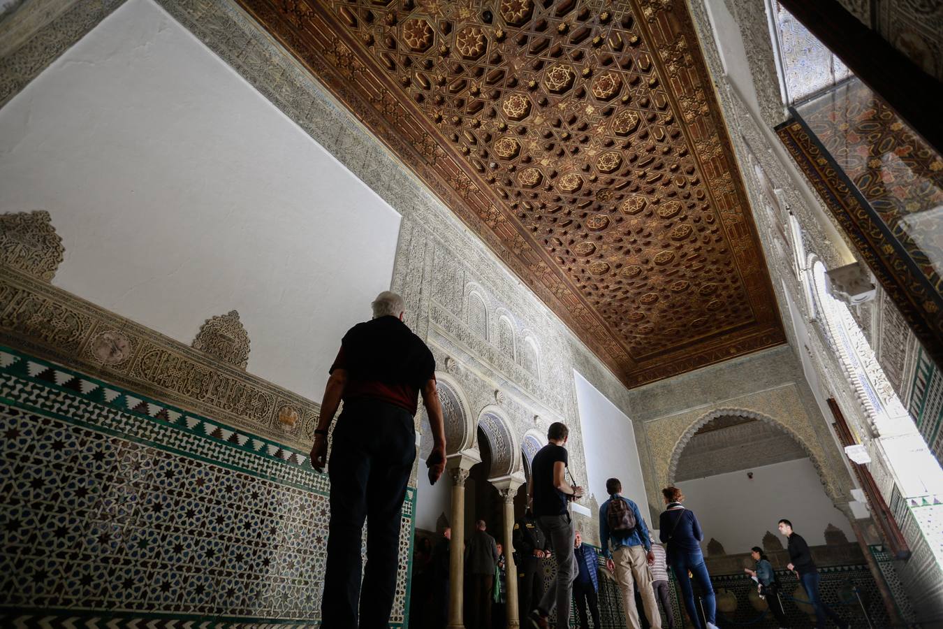 Visita a los trabajos de restauración de las yeserías del Real Alcázar