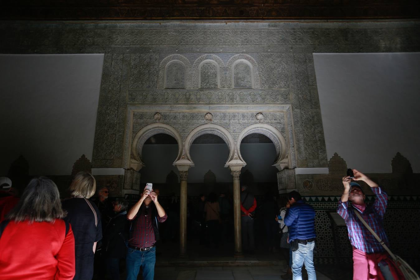 Visita a los trabajos de restauración de las yeserías del Real Alcázar