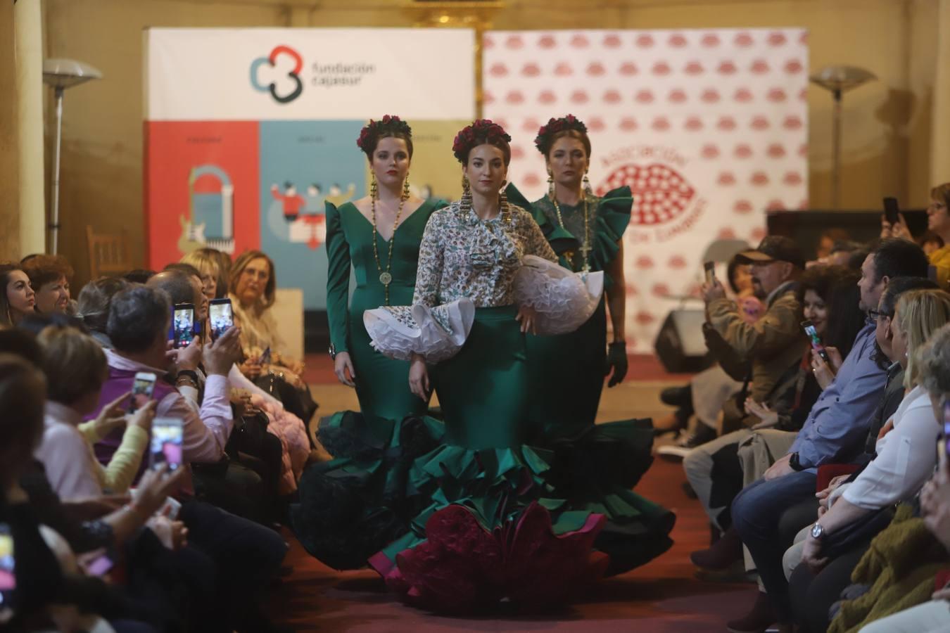 Moda flamenca y solidaria hecha en Córdoba, en imágenes