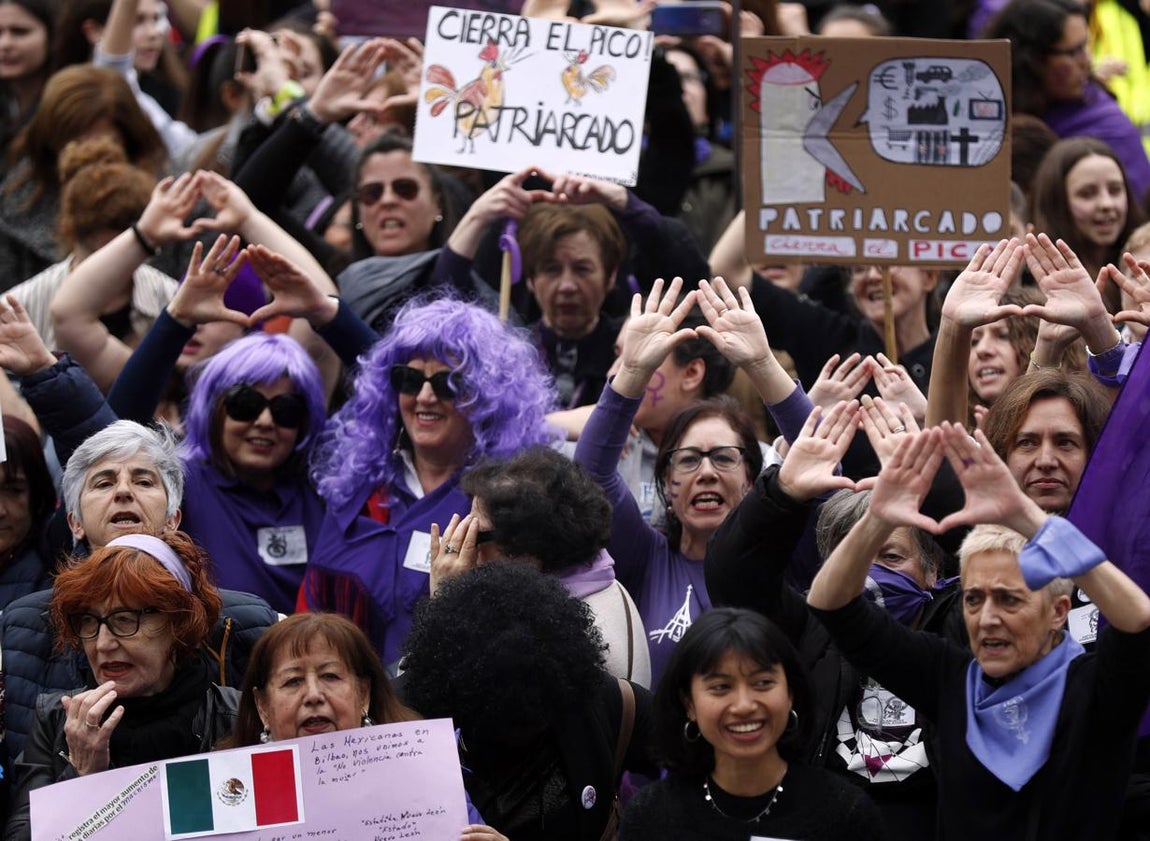 Vista general de la manifestación en Bilbao con motivo de la celebración del Día Internacional de la Mujer.. 