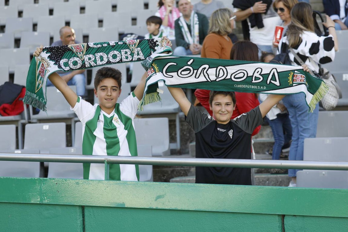 El ambiente en la grada del Córdoba CF-Cartagena, en imágenes