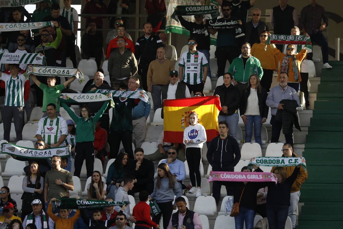 El ambiente en la grada del Córdoba CF-Cartagena, en imágenes