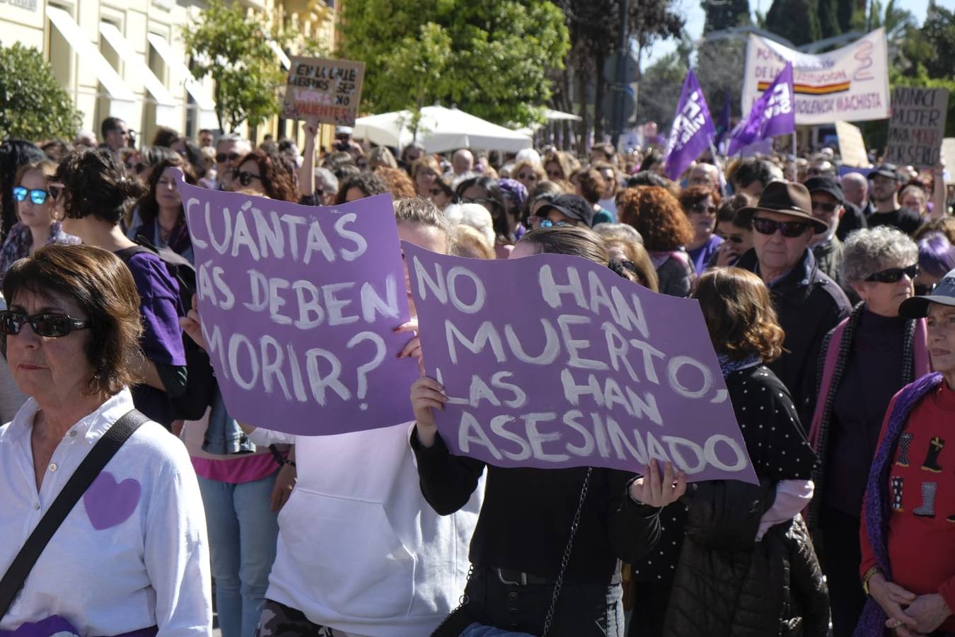 En imágenes, la marcha del Movimiento Feminista de Sevilla por el 8-M