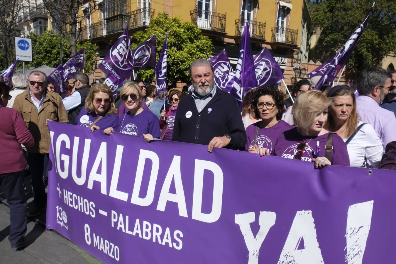 En imágenes, la marcha del Movimiento Feminista de Sevilla por el 8-M