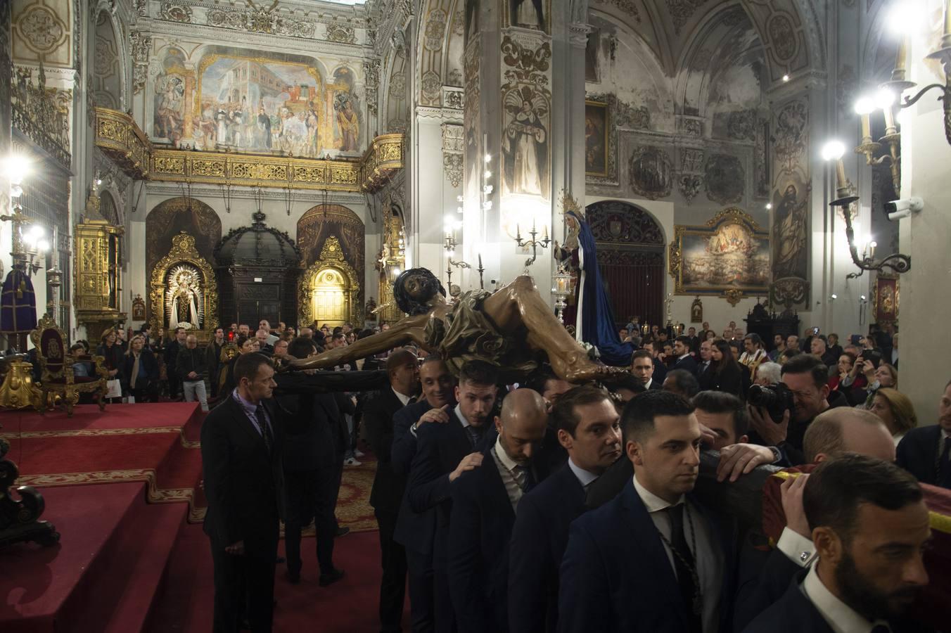 Vía crucis y traslado de Montserrat