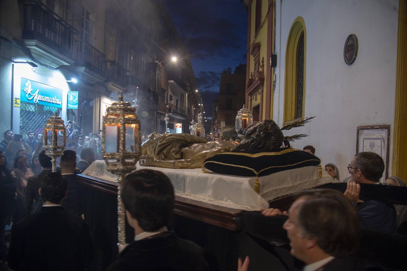 El vía crucis del Santo Entierro