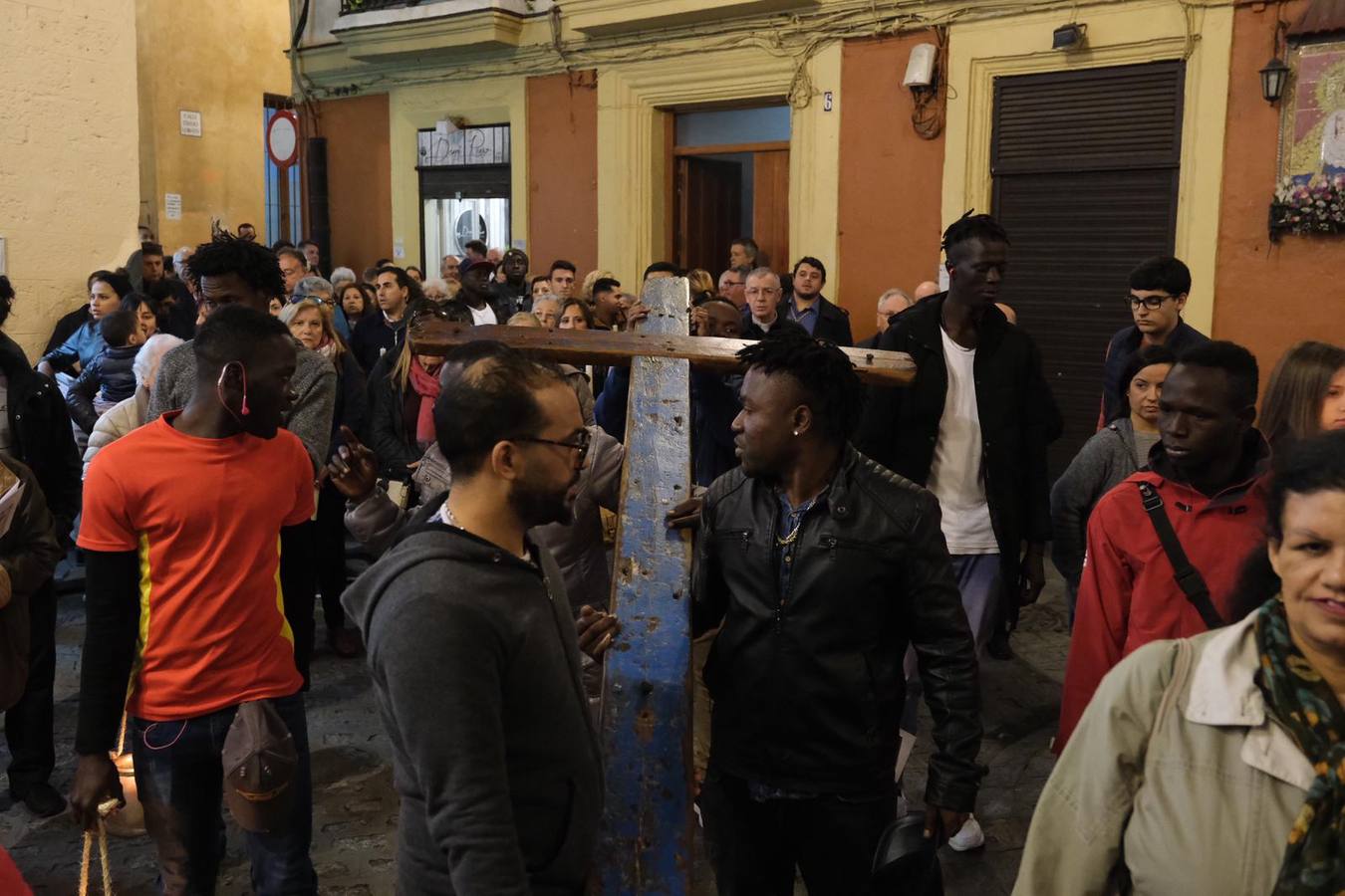 La Cruz de Lampedusa recorre las calles de Cádiz