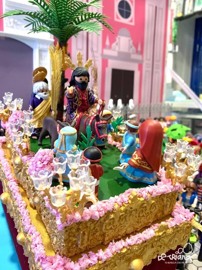 Un escaparate de playmobil recrea la salida de la Borriquita