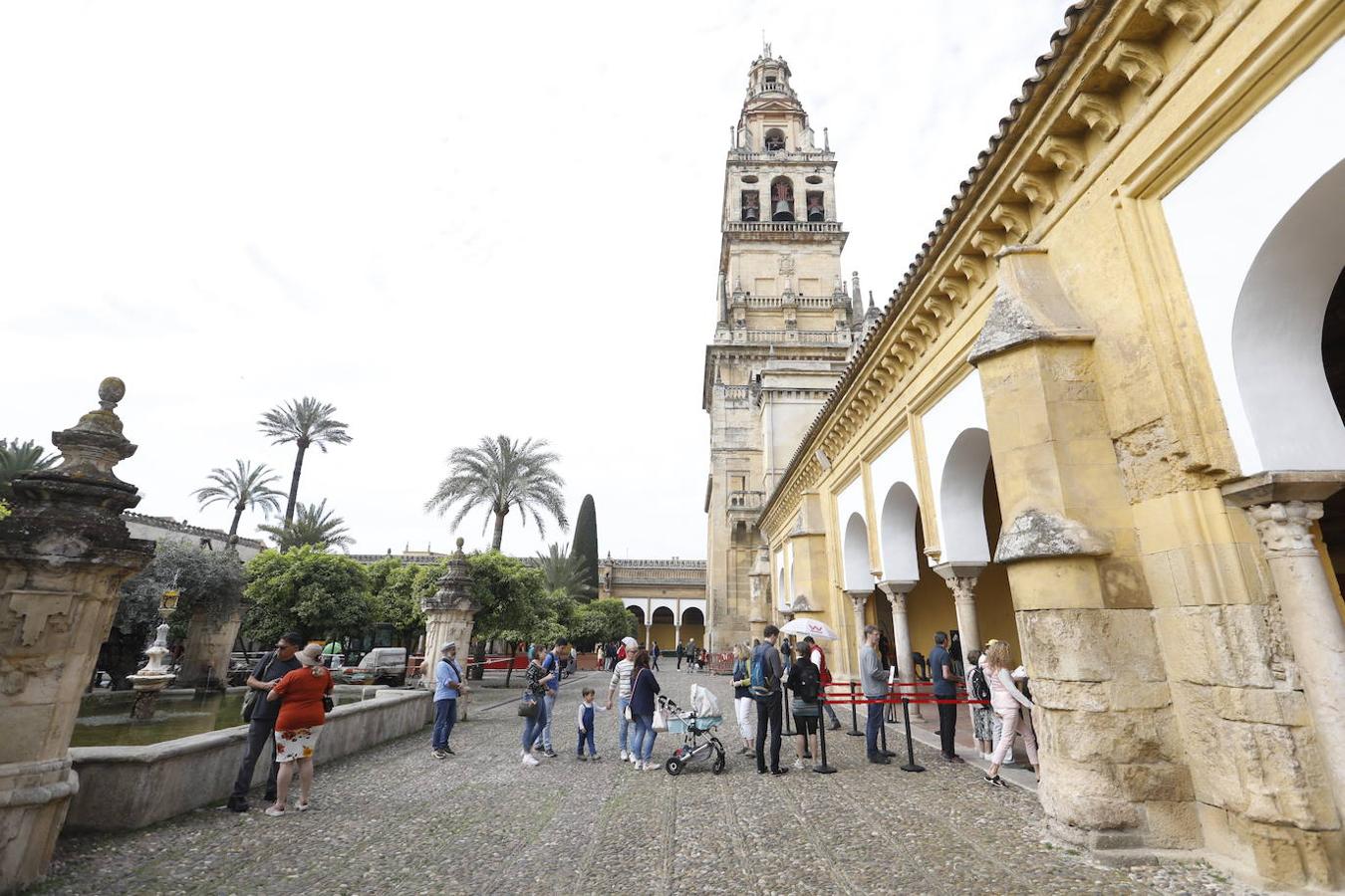 El ambiente en la Mezquita-Catedral de Córdoba hoy, en imágenes