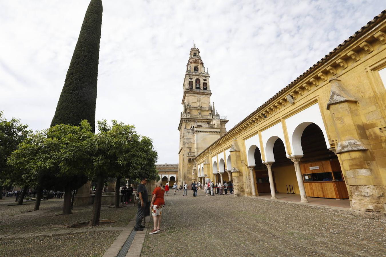 El ambiente en la Mezquita-Catedral de Córdoba hoy, en imágenes