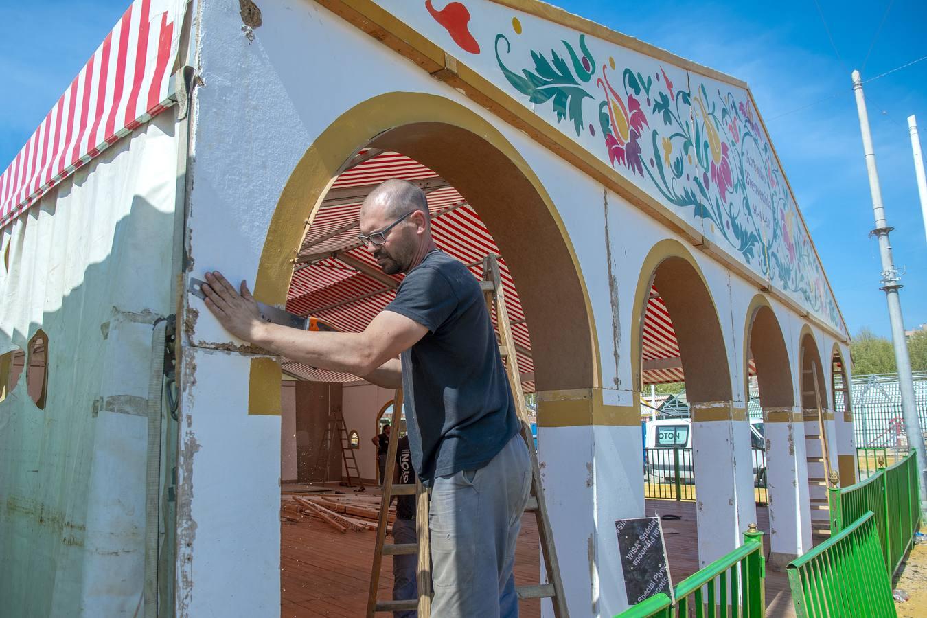 El montaje de la Feria de Abril sigue su curso pese al coronavirus