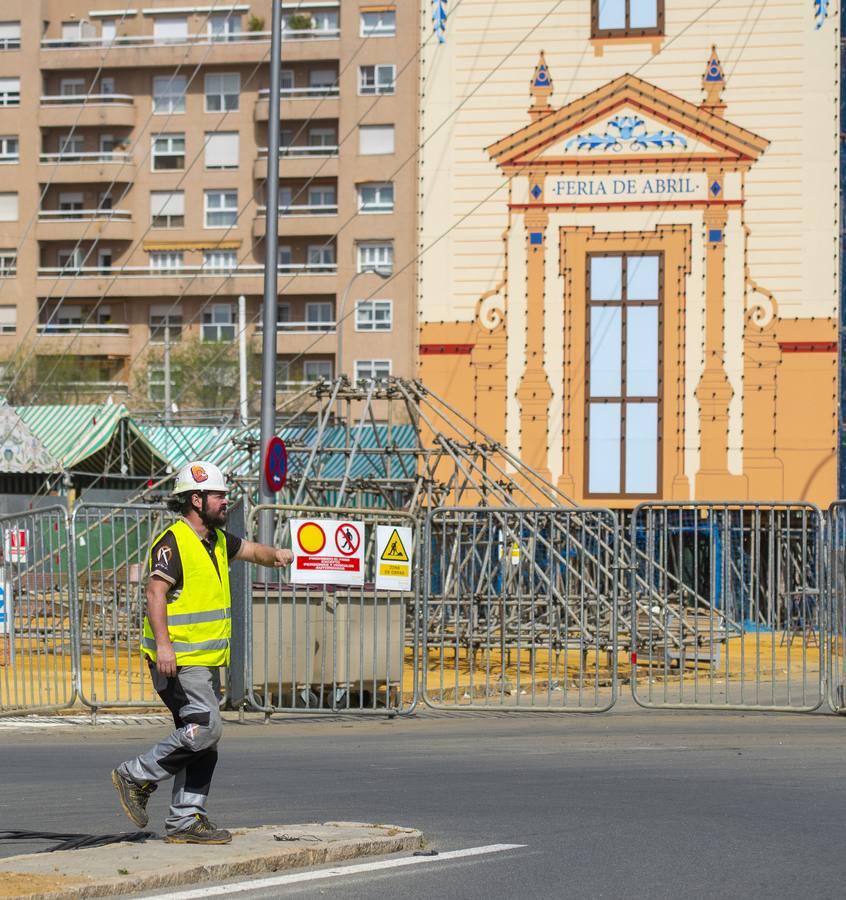 El montaje de la Feria de Abril sigue su curso pese al coronavirus