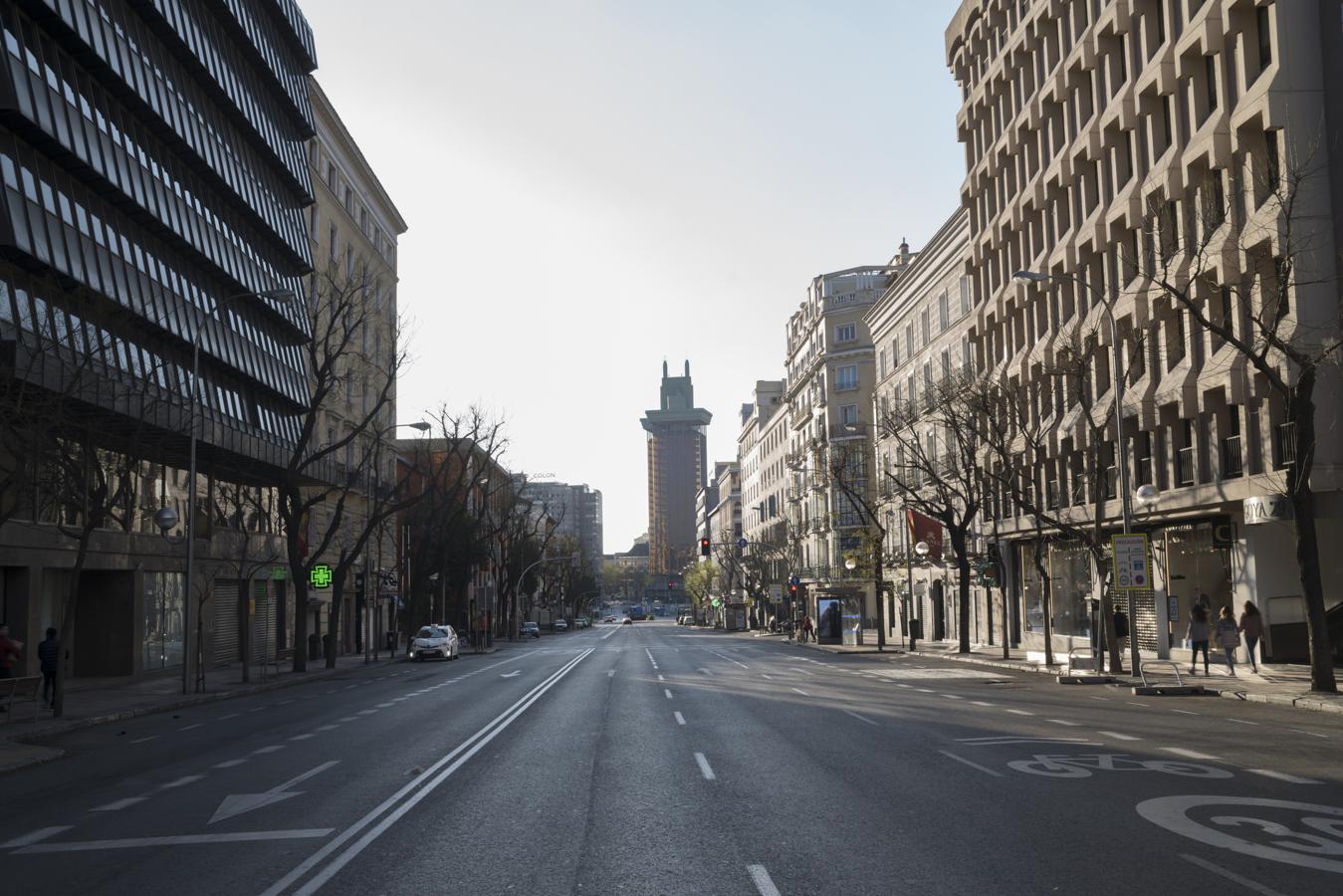 La calle de Goya, sin apenas vehículos ni transeúntes. 