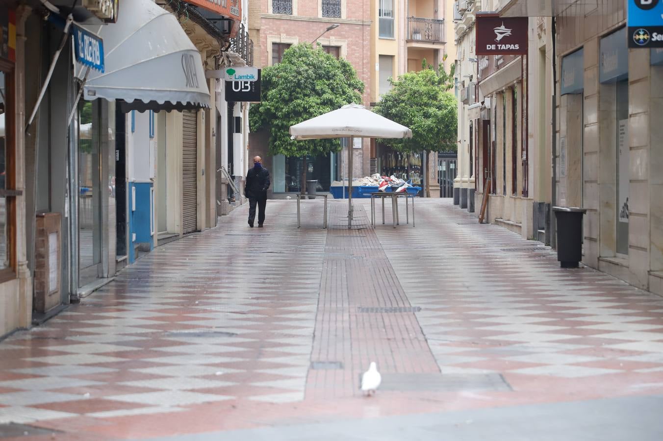 Comercios cerrados y calles vacías por el coronavirus en Córdoba