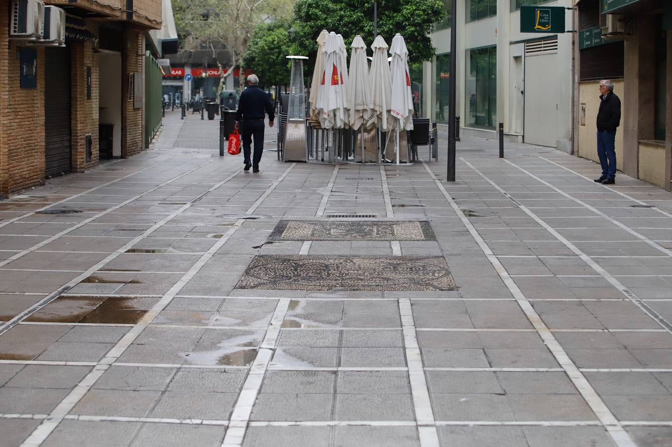 Comercios cerrados y calles vacías por el coronavirus en Córdoba