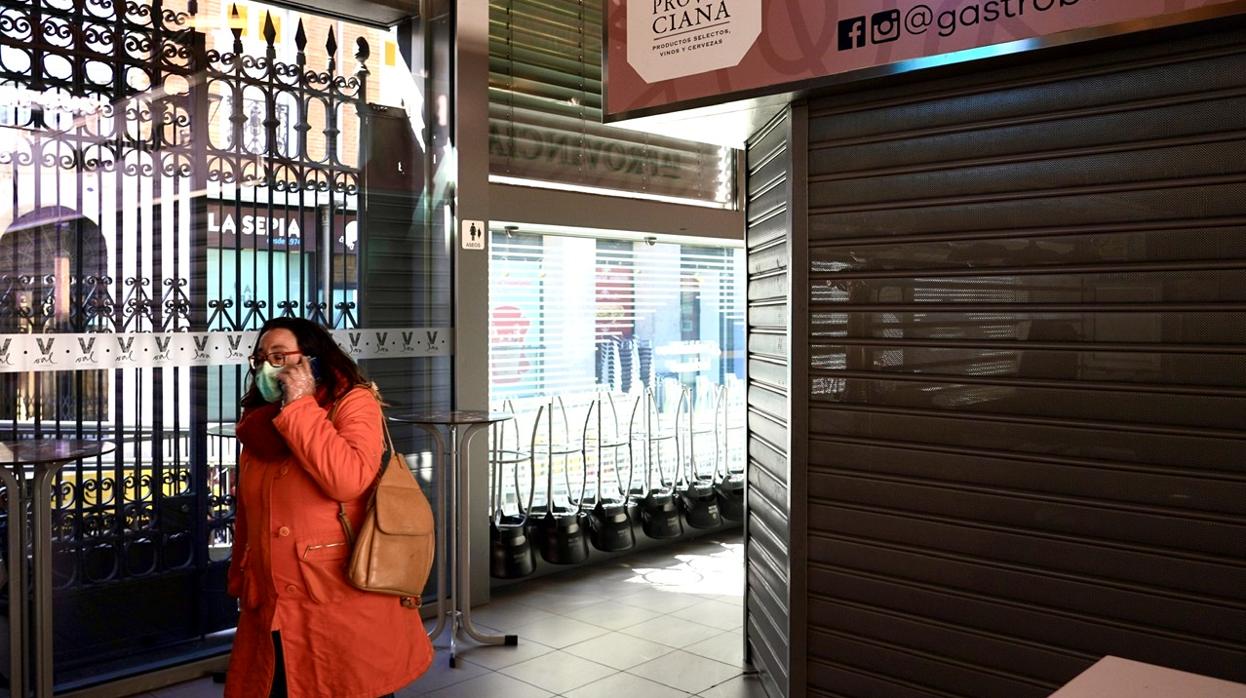 Calles vacías y tiendas llenas en Castilla y León