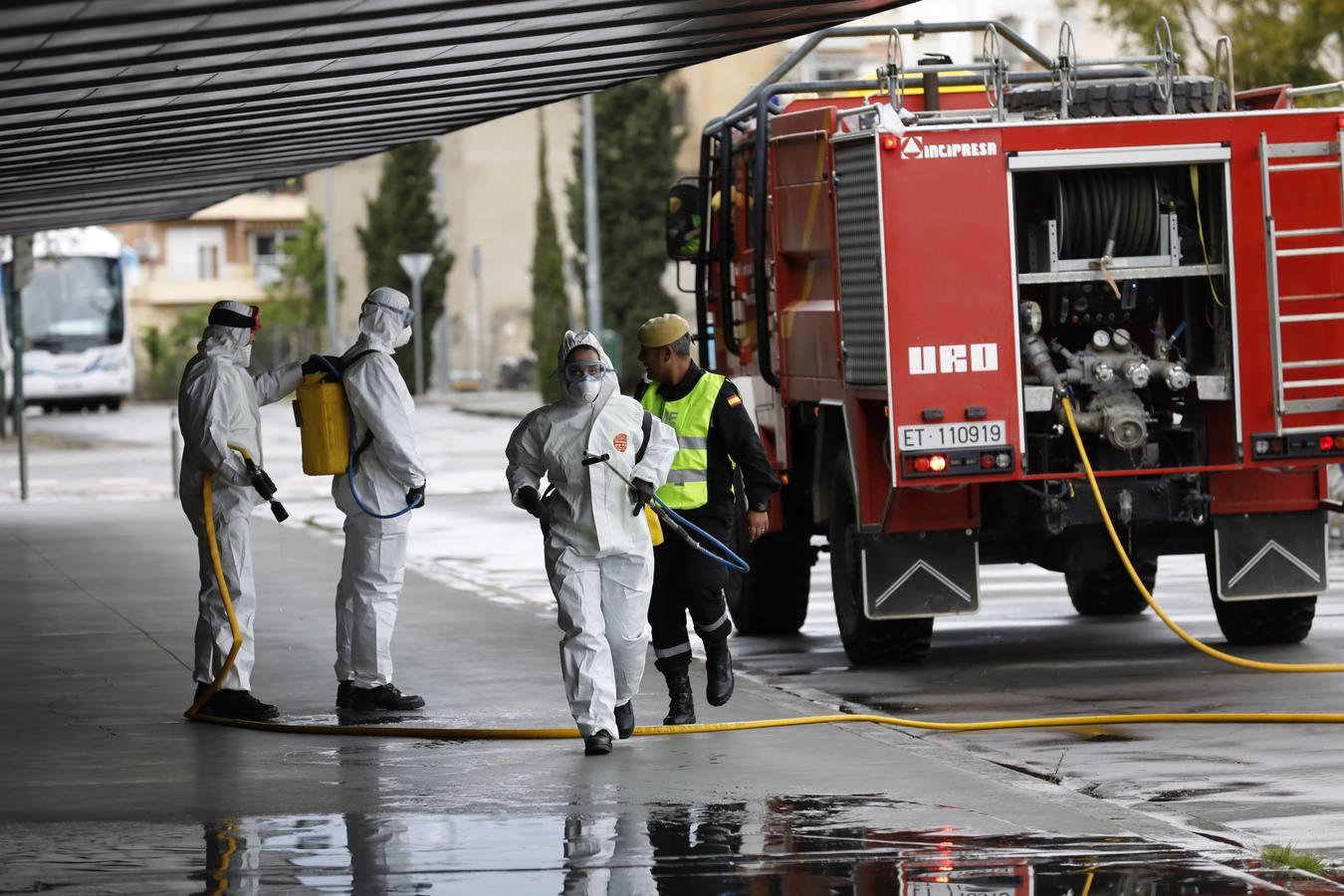 En imágenes, la UME inicia en Córdoba la desinfección contra el coronavirus