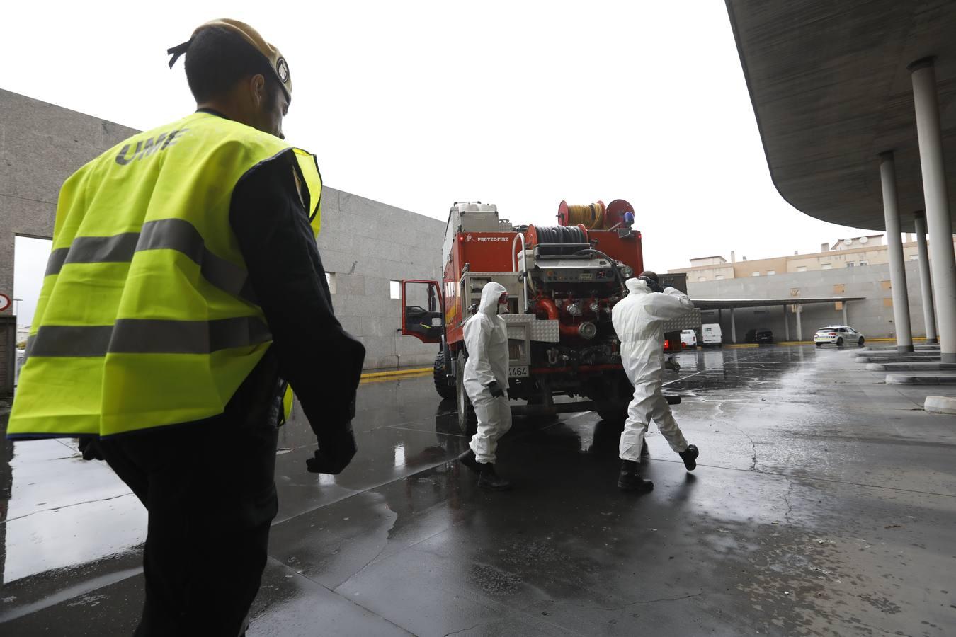 En imágenes, la UME inicia en Córdoba la desinfección contra el coronavirus