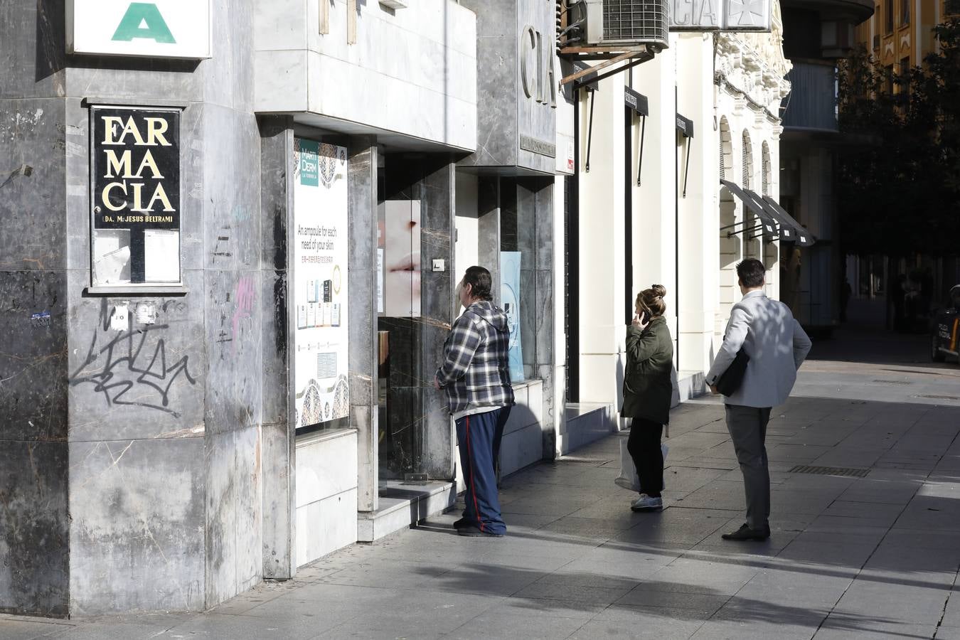 El primer día laborable en Córdoba por el estado de alarma, en imágenes