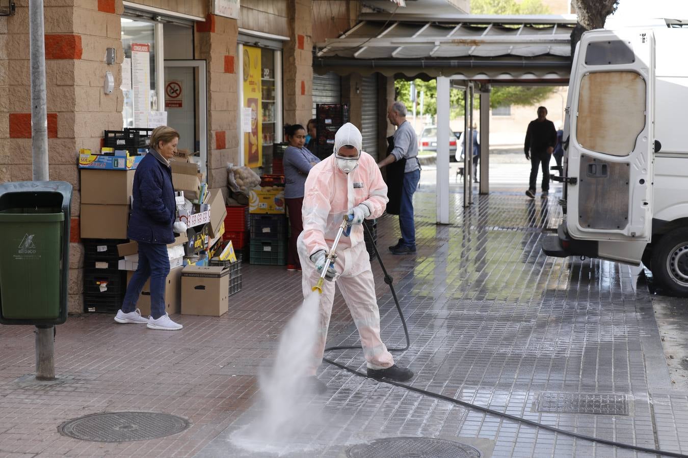 El primer día laborable en Córdoba por el estado de alarma, en imágenes