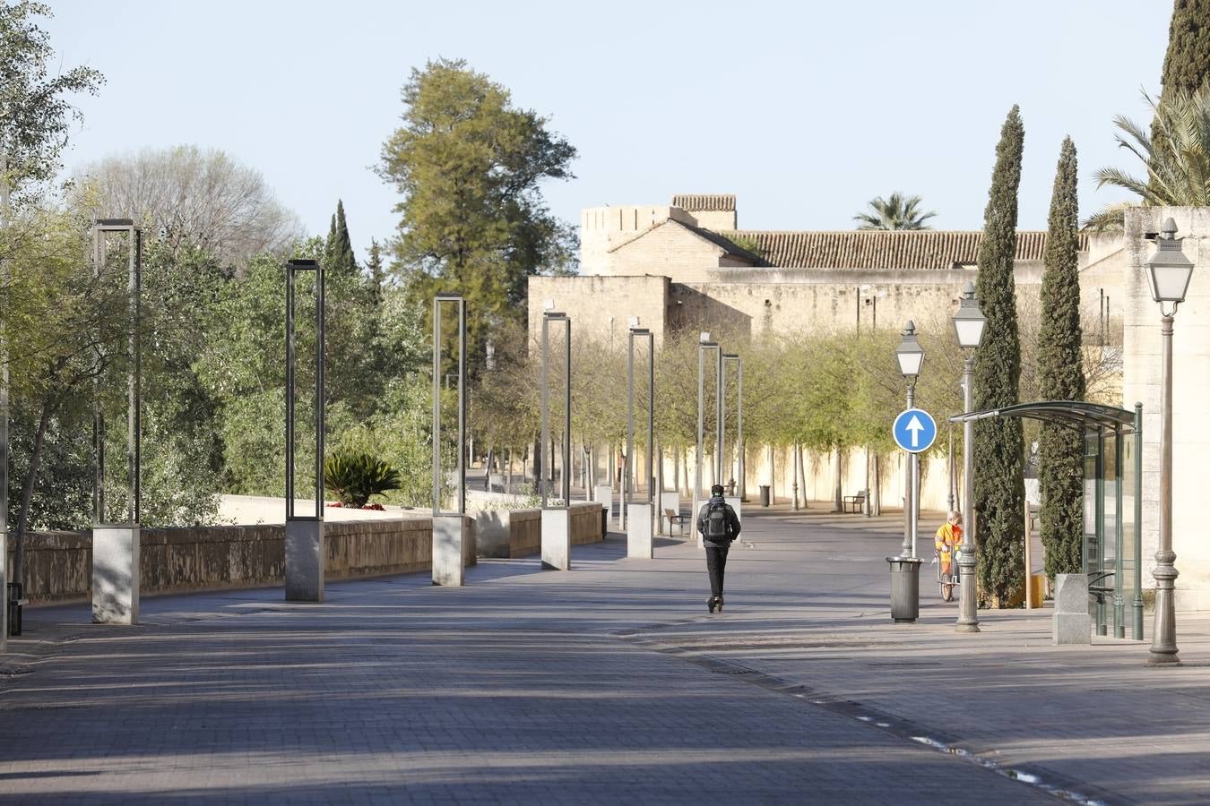 El primer día laborable en Córdoba por el estado de alarma, en imágenes