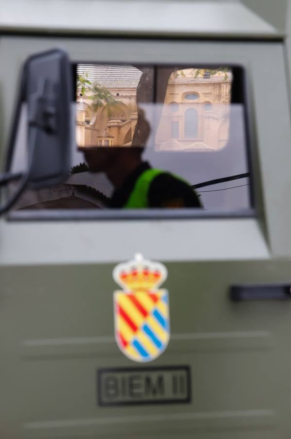 El despliegue de la UME en las arterias y monumentos de Córdoba, en imágenes