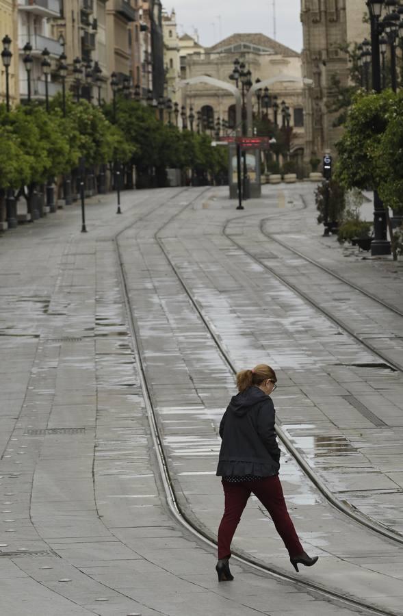 El coronavirus convierte a Sevilla en una ciudad fantasma