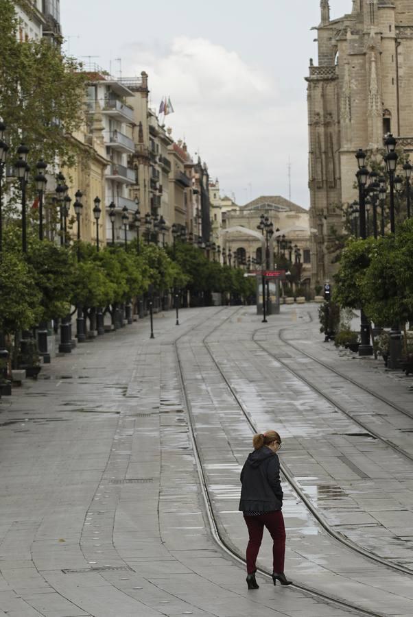 El coronavirus convierte a Sevilla en una ciudad fantasma