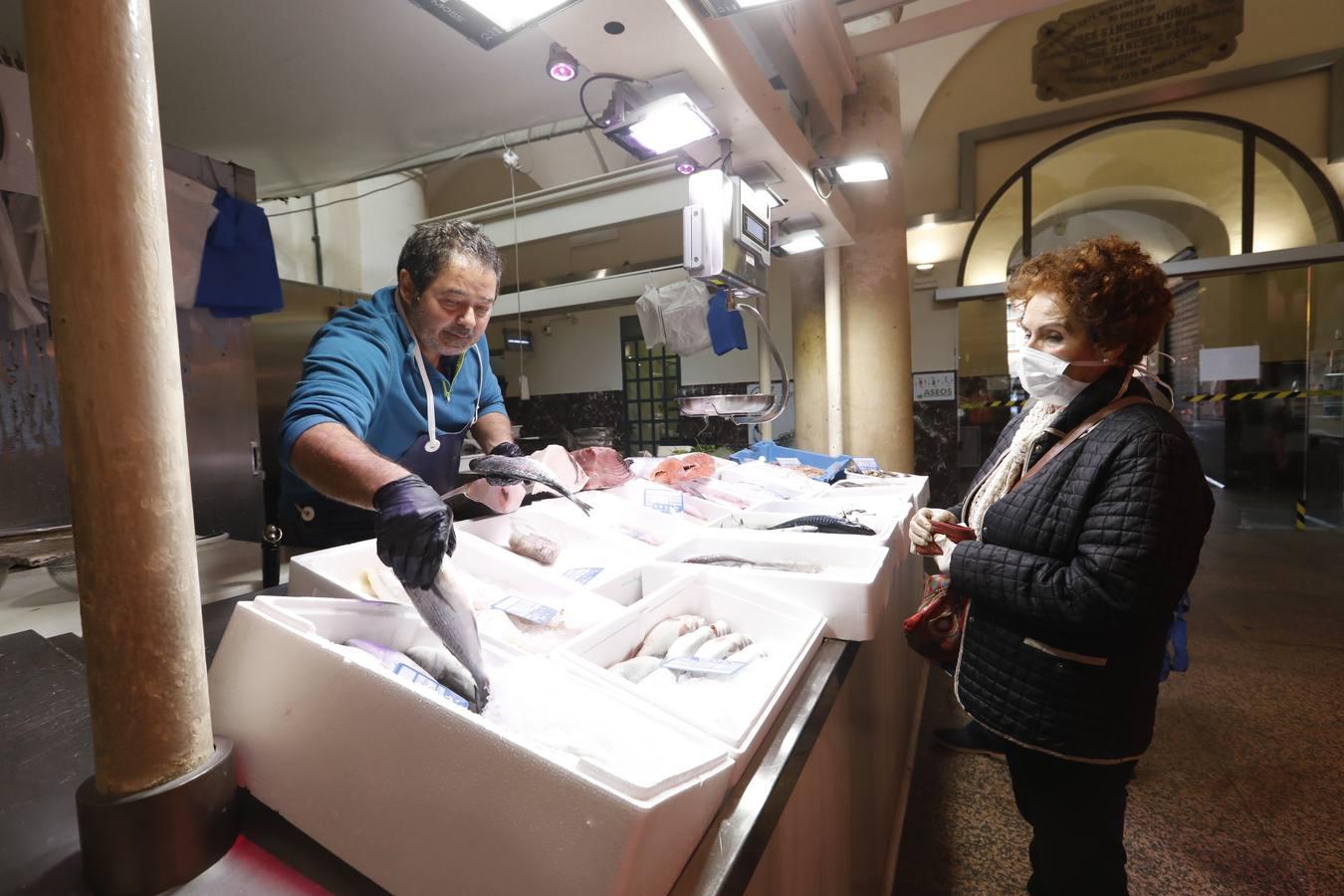 Las calles, mercados y quioscos de Córdoba con el coronavirus, en imágenes