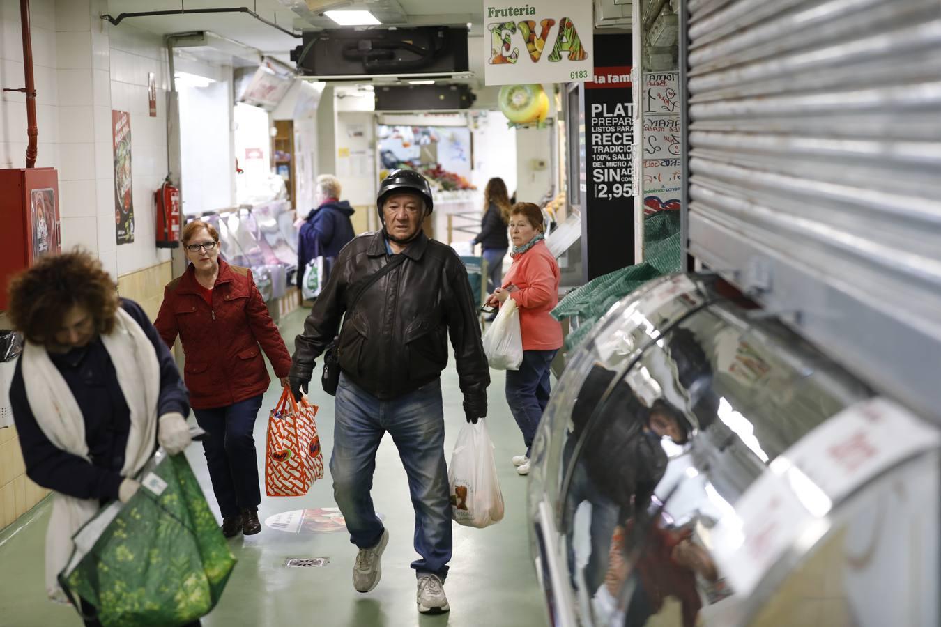 Las calles, mercados y quioscos de Córdoba con el coronavirus, en imágenes