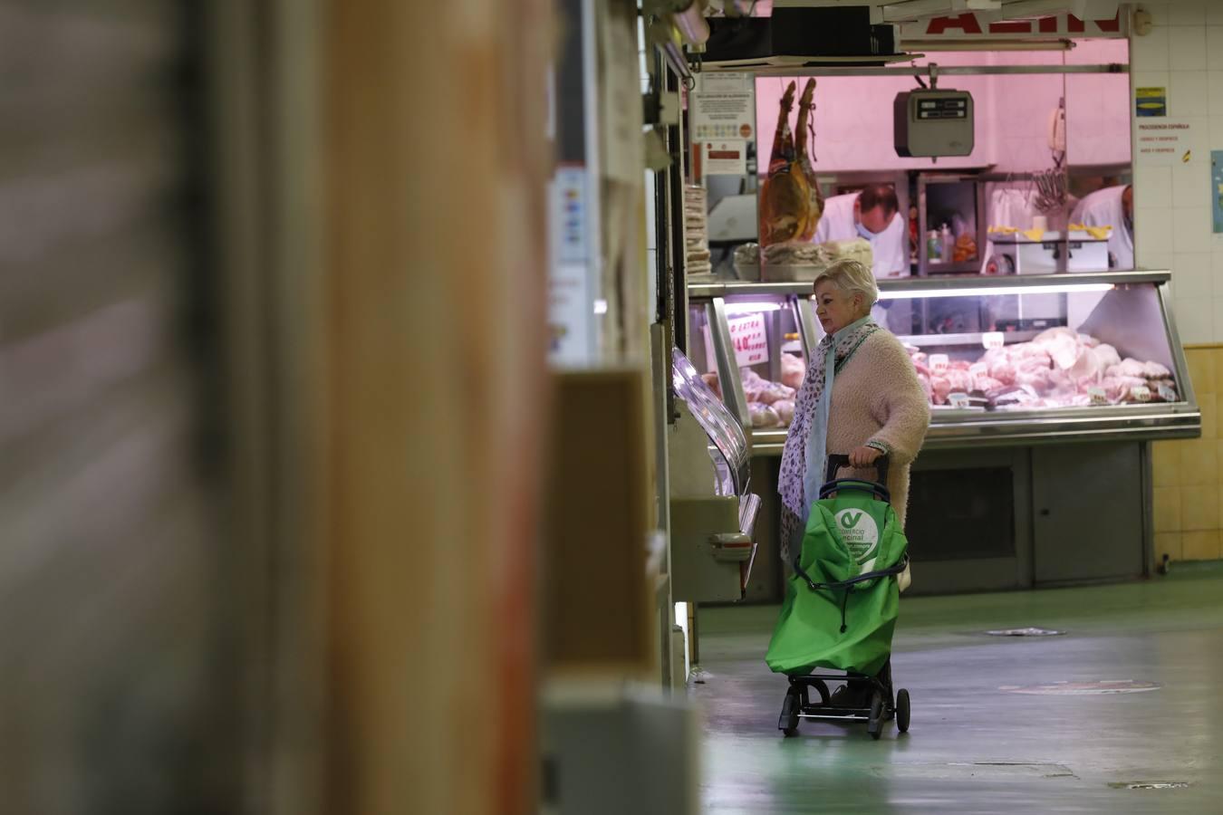 Las calles, mercados y quioscos de Córdoba con el coronavirus, en imágenes