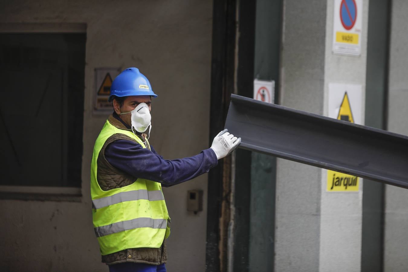 Coronavirus en Sevilla: en el trabajo, pese al Estado de alarma