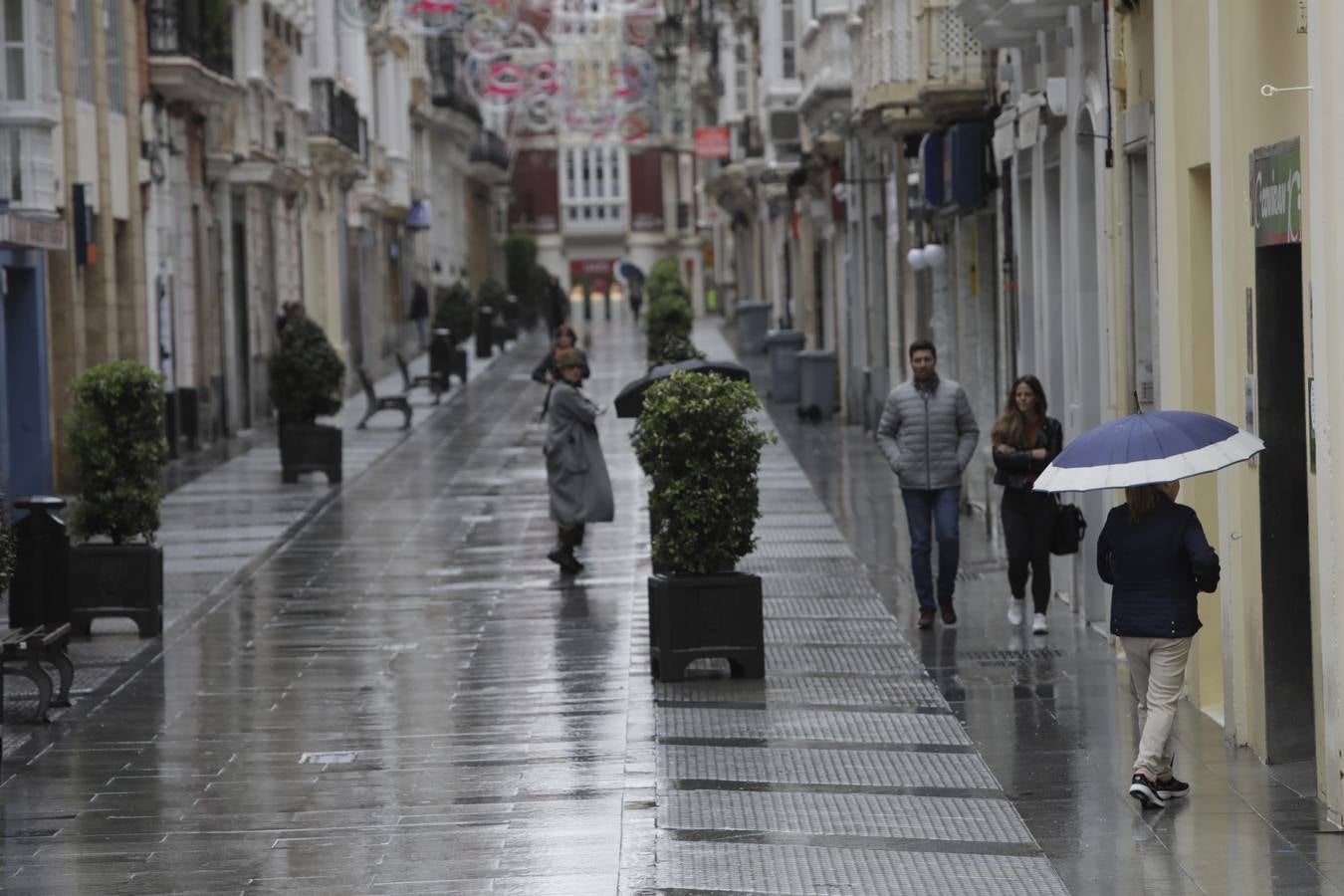 FOTOS: los militares patrullan las calles, estaciones y hospitales de la Bahía de Cádiz