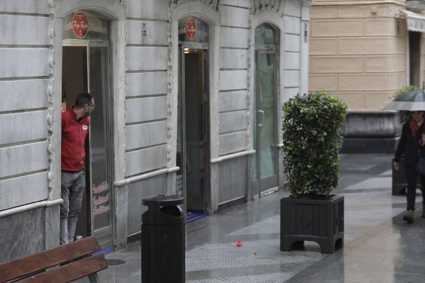 FOTOS: los militares patrullan las calles, estaciones y hospitales de la Bahía de Cádiz