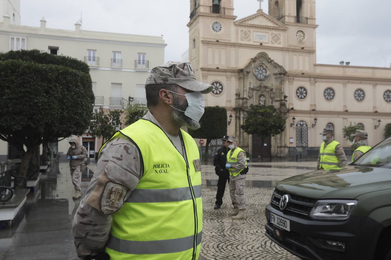 FOTOS: los militares patrullan las calles, estaciones y hospitales de la Bahía de Cádiz