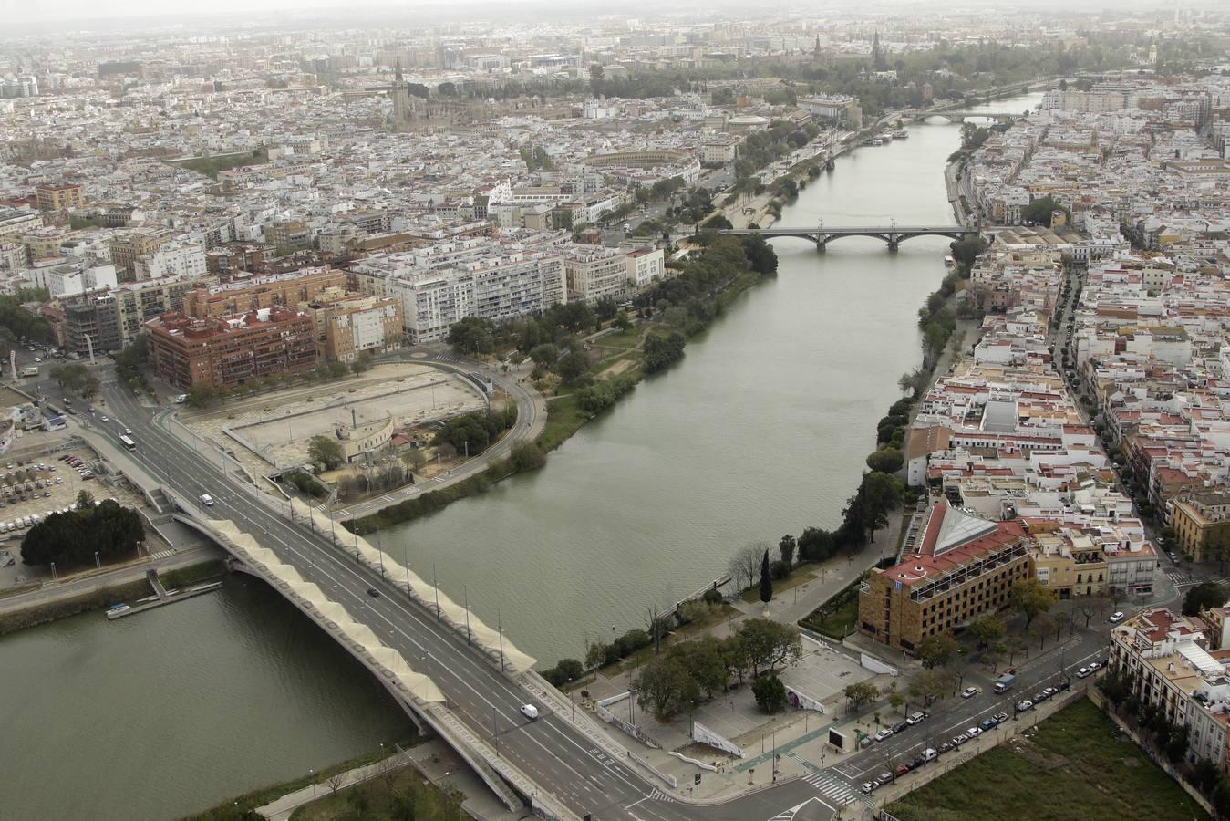 Las impresionantes vistas desde Torre Sevilla de una ciudad vacía por el coronavirus