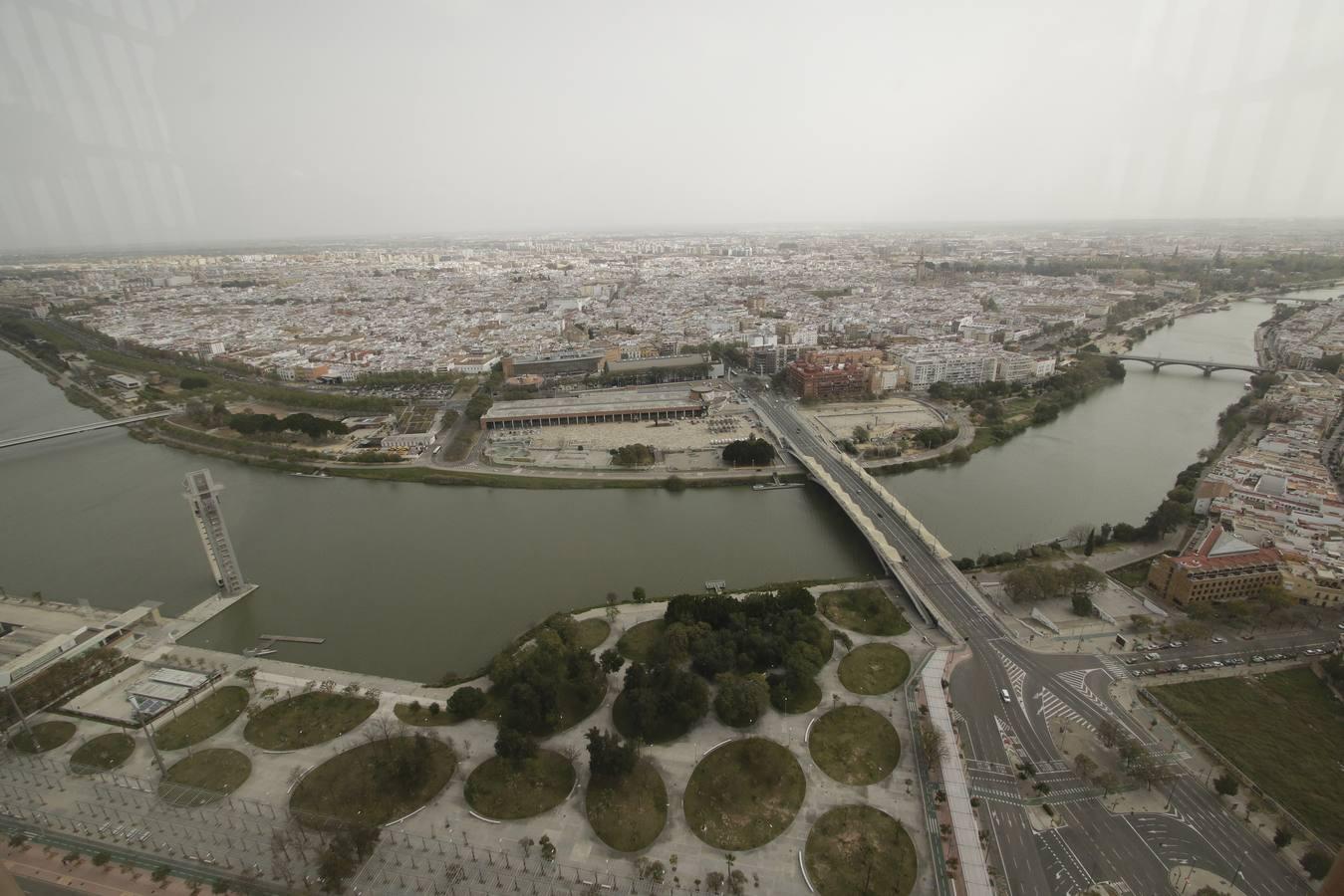 Las impresionantes vistas desde Torre Sevilla de una ciudad vacía por el coronavirus