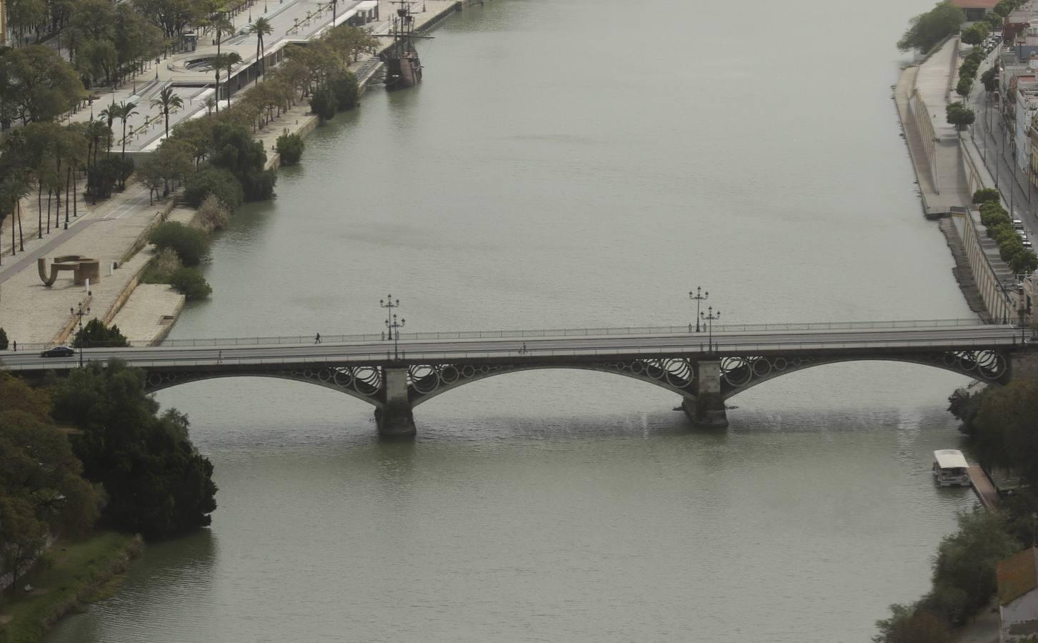 Las impresionantes vistas desde Torre Sevilla de una ciudad vacía por el coronavirus