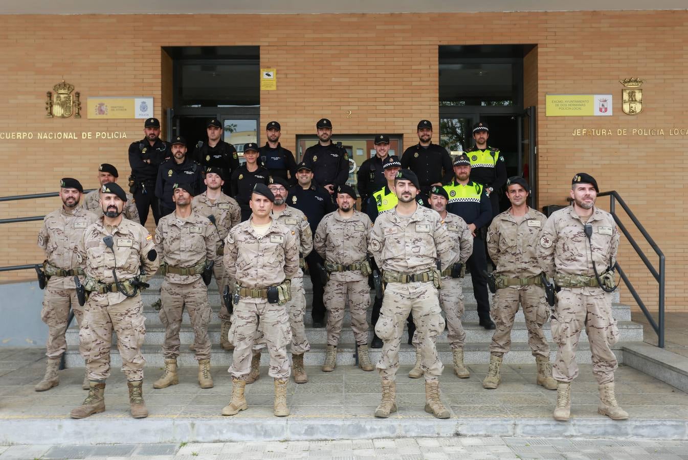 Efectivos del Ejército del Aire patrullan en Alcalá y Dos Hermanas