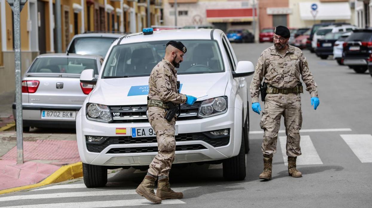 Efectivos del Ejército del Aire patrullan en Alcalá y Dos Hermanas