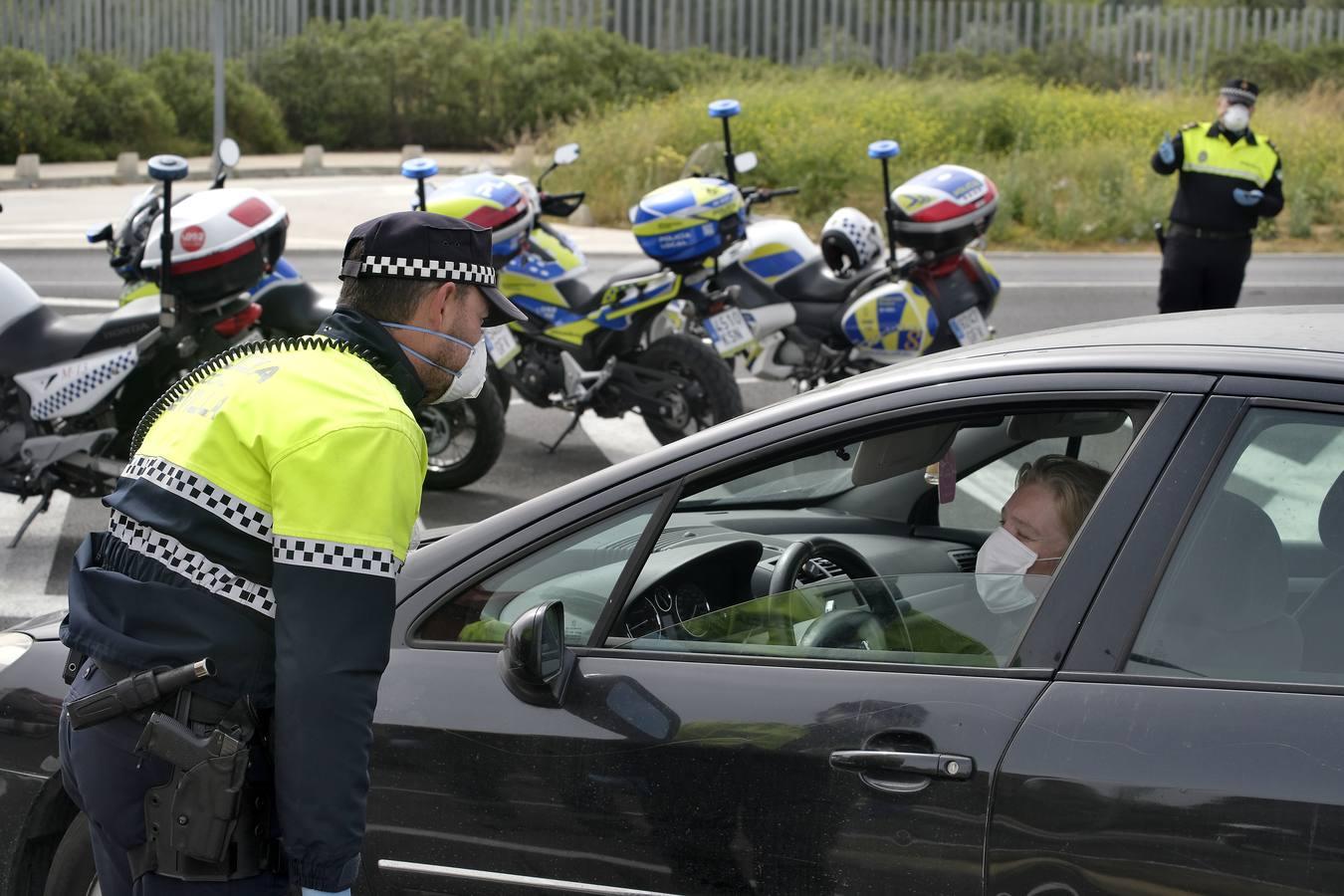 La Policía Local controla en Sevilla el cumplimiento de las normas del estado de alarma por coronavirus