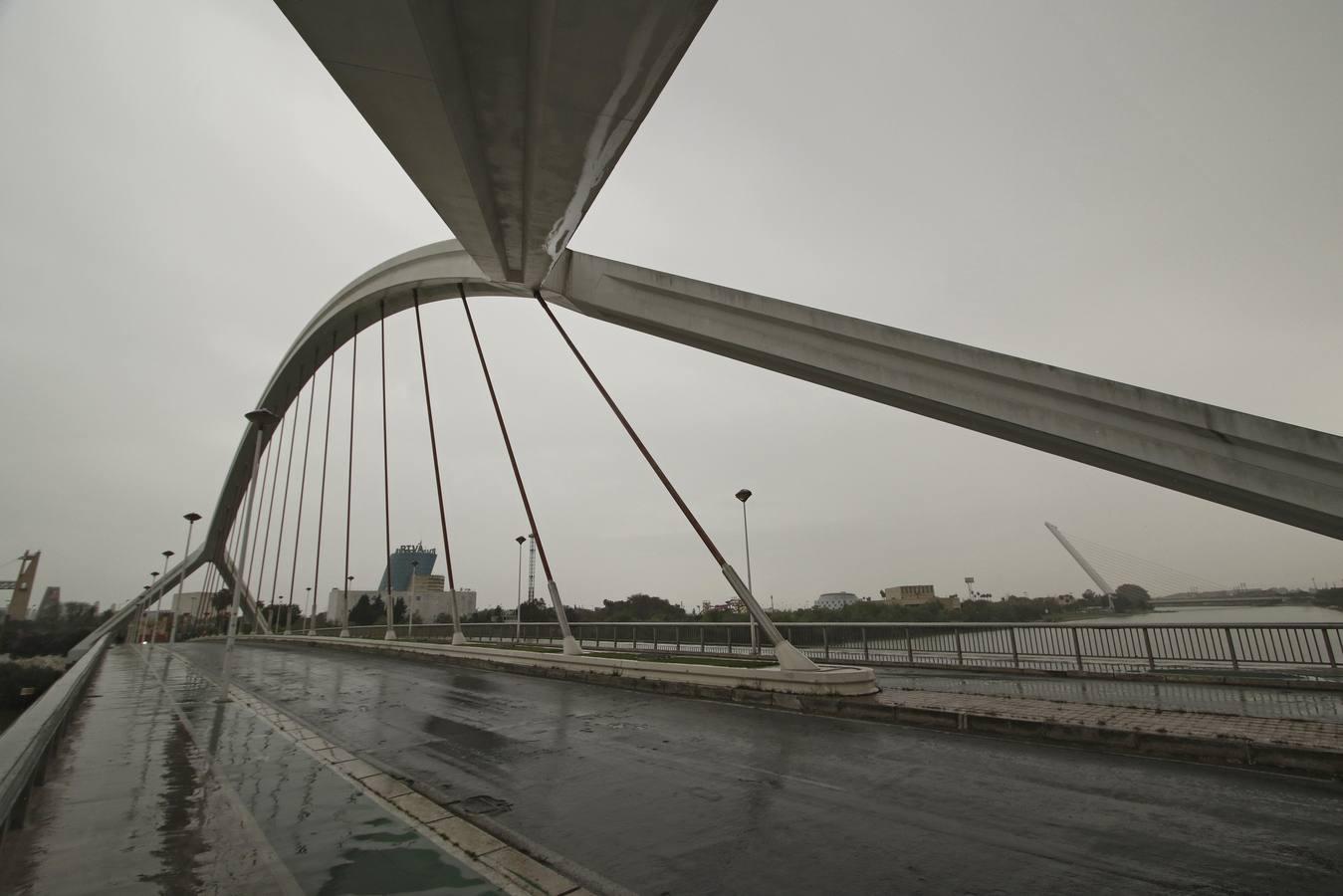 Coronavirus en Sevilla: puentes a ninguna parte