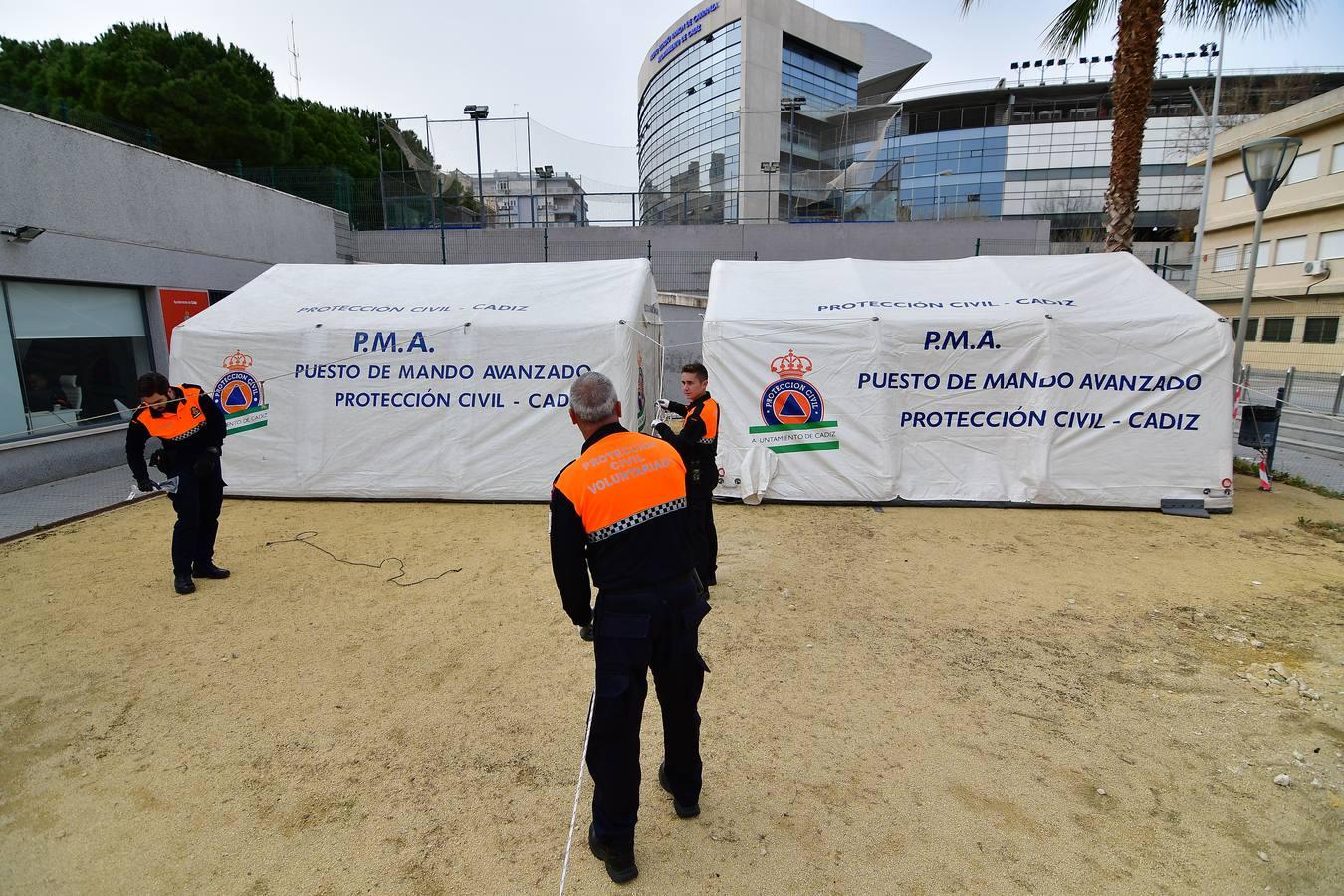 FOTOS: El Ejército monta un albergue para alojar a los &#039;sin techo&#039; de Cádiz en menos de 24 horas