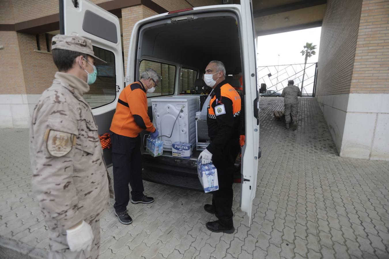 FOTOS: El Ejército monta un albergue para alojar a los &#039;sin techo&#039; de Cádiz en menos de 24 horas